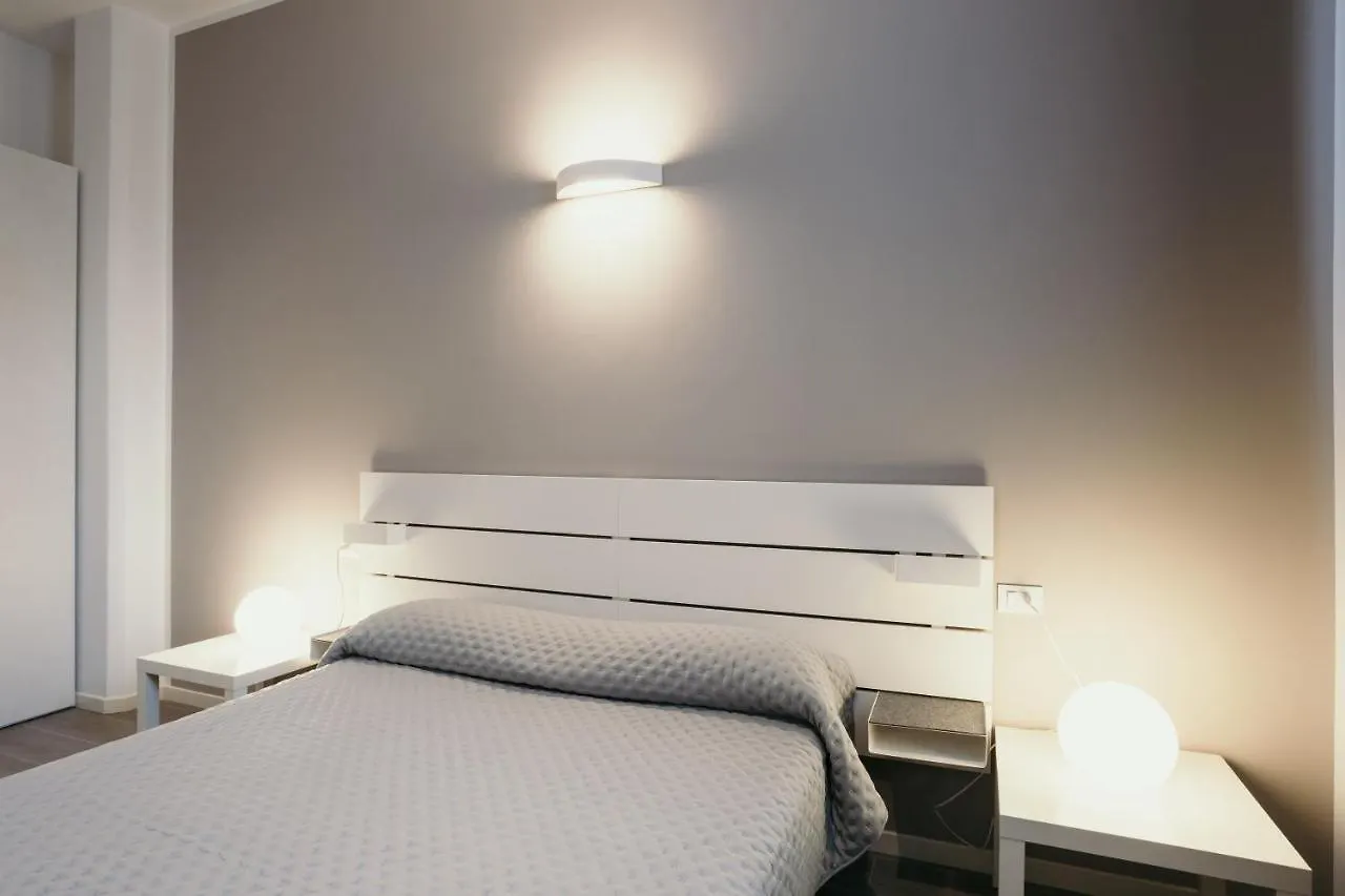 Apartment Caseospitali - Bologna Studio 1, Grande Bilocale Con Arredo Design E Posto Auto Per 4 Italy