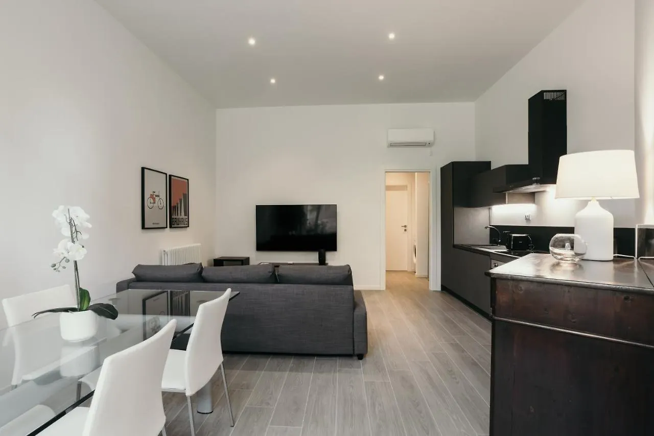 Apartment Caseospitali - Bologna Studio 1, Grande Bilocale Con Arredo Design E Posto Auto Per 4