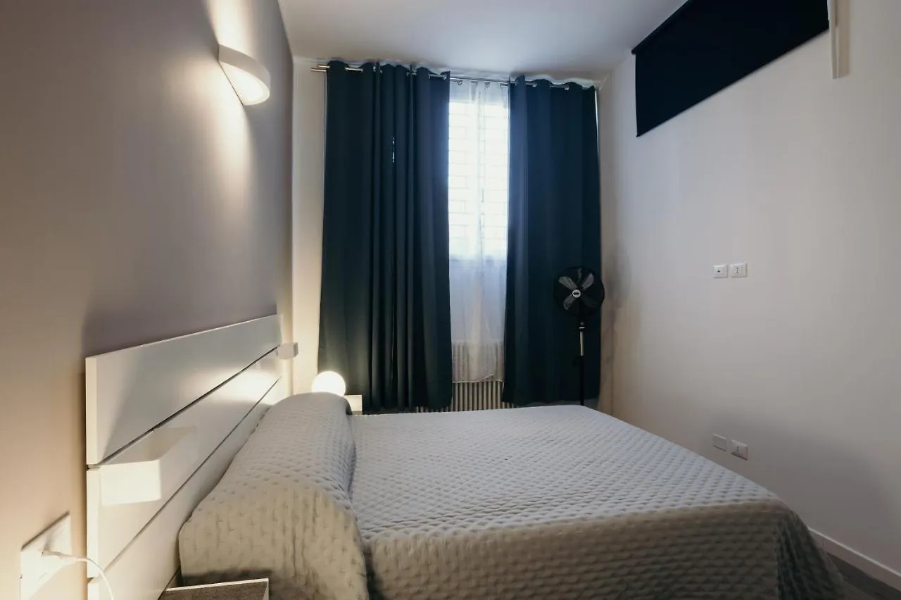 Apartment Caseospitali - Bologna Studio 1, Grande Bilocale Con Arredo Design E Posto Auto Per 4